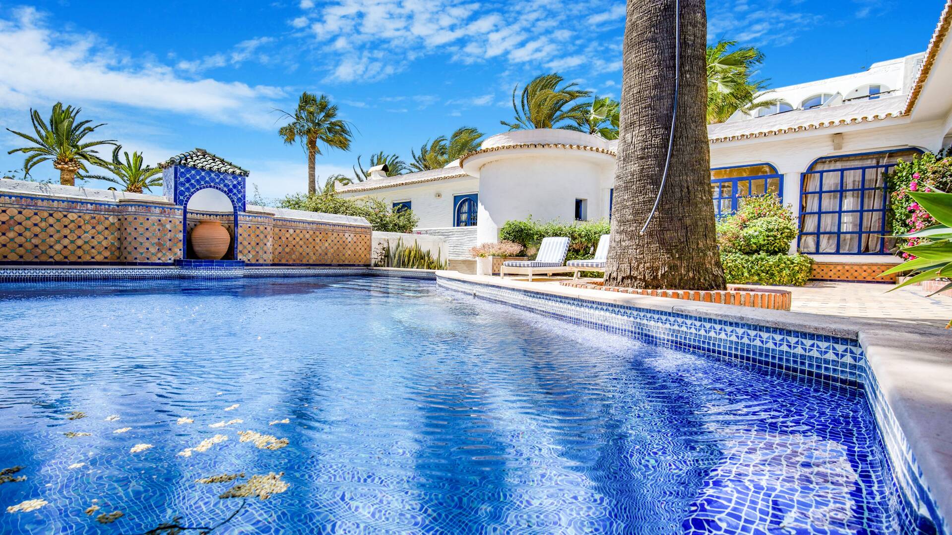 Atemberaubende Strandvilla in der besten Lage von Oasis Club