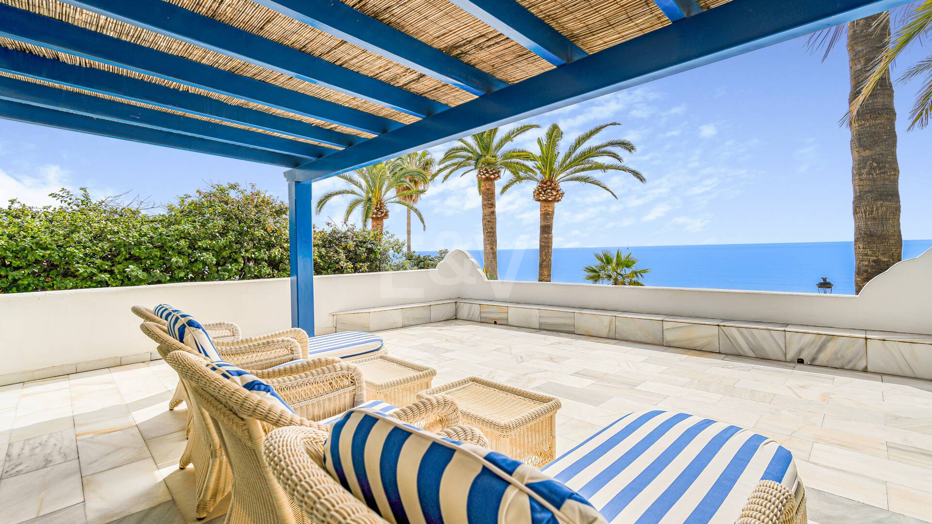 Atemberaubende Strandvilla in der besten Lage von Oasis Club