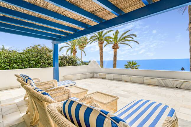 Atemberaubende Strandvilla in der besten Lage von Oasis Club