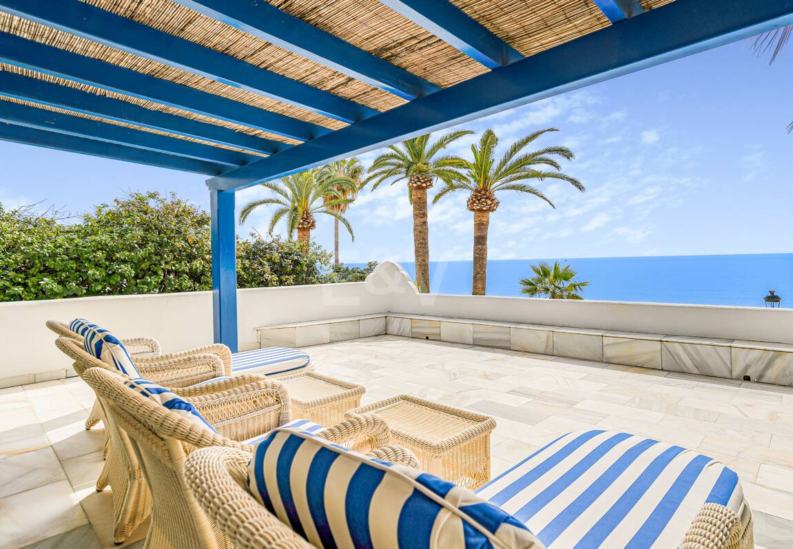 Atemberaubende Strandvilla in der besten Lage von Oasis Club