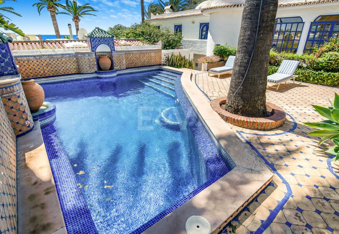 Atemberaubende Strandvilla in der besten Lage von Oasis Club