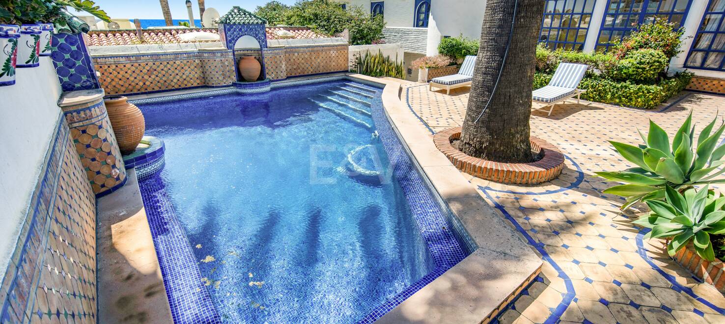 Atemberaubende Strandvilla in der besten Lage von Oasis Club