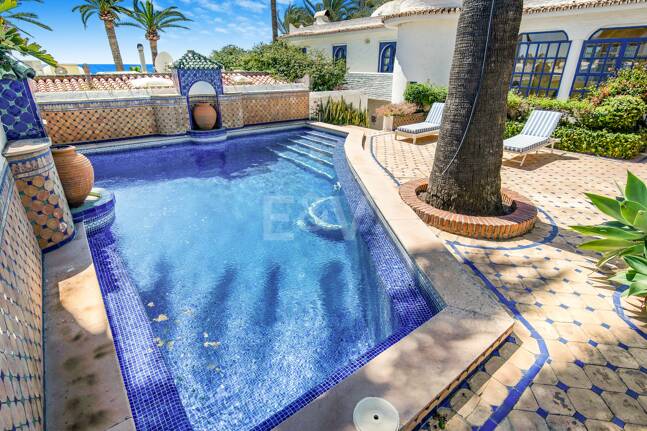 Atemberaubende Strandvilla in der besten Lage von Oasis Club