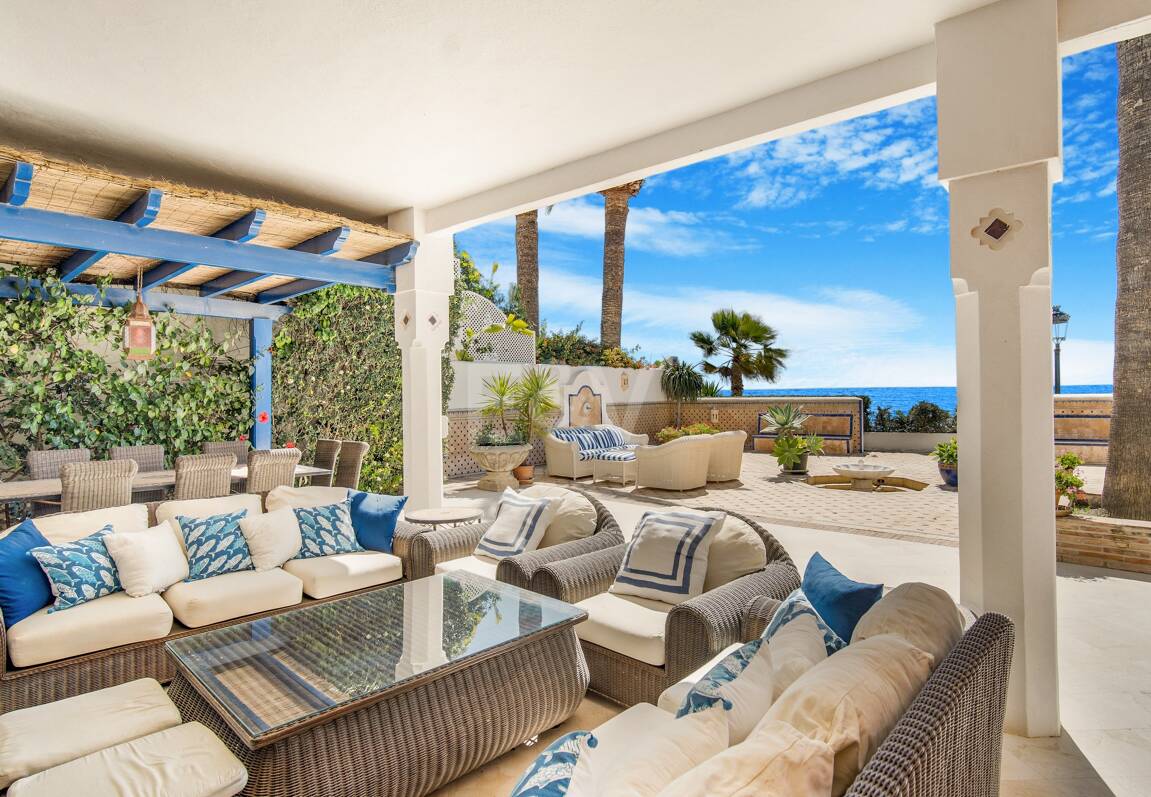 Atemberaubende Strandvilla in der besten Lage von Oasis Club