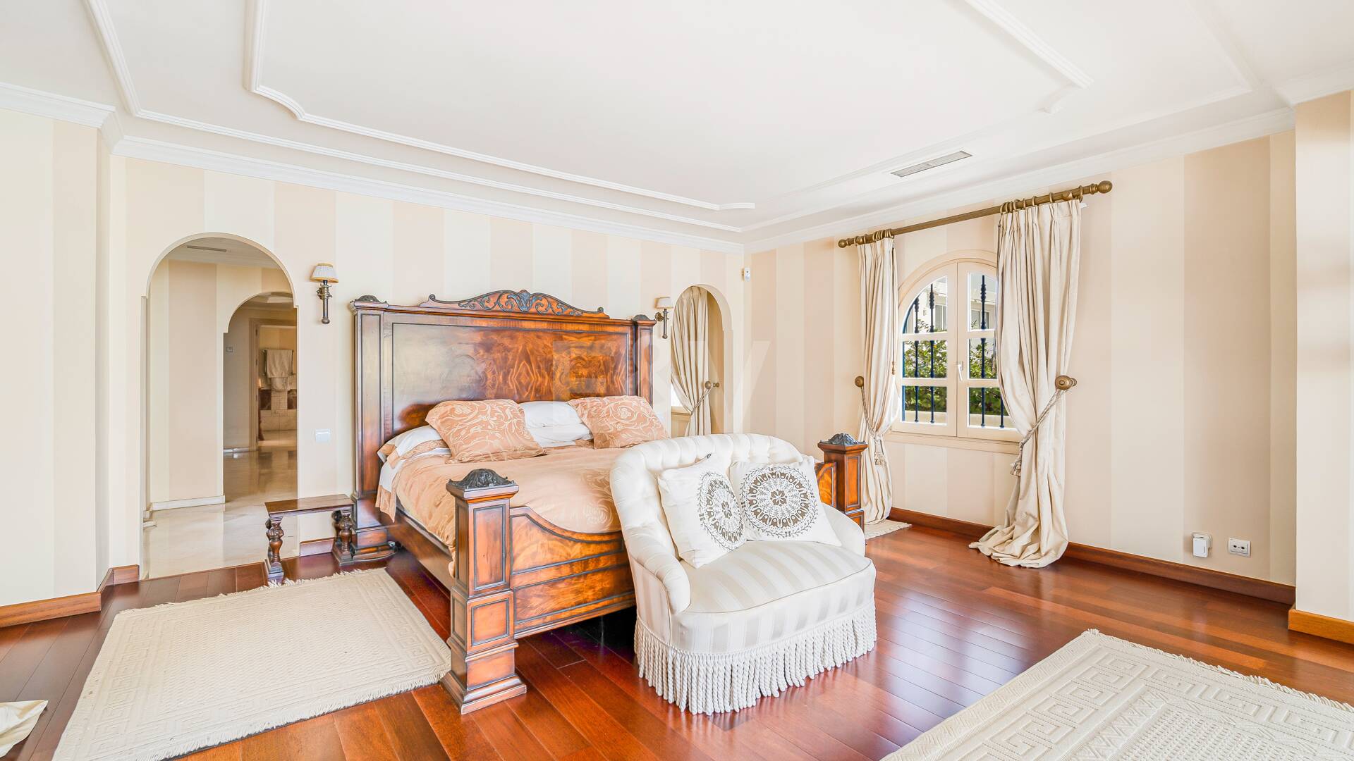 Atemberaubende Strandvilla in der besten Lage von Oasis Club