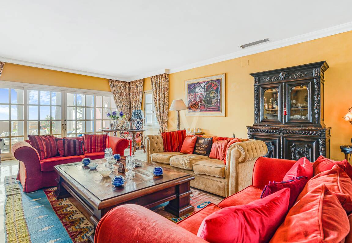 Atemberaubende Strandvilla in der besten Lage von Oasis Club