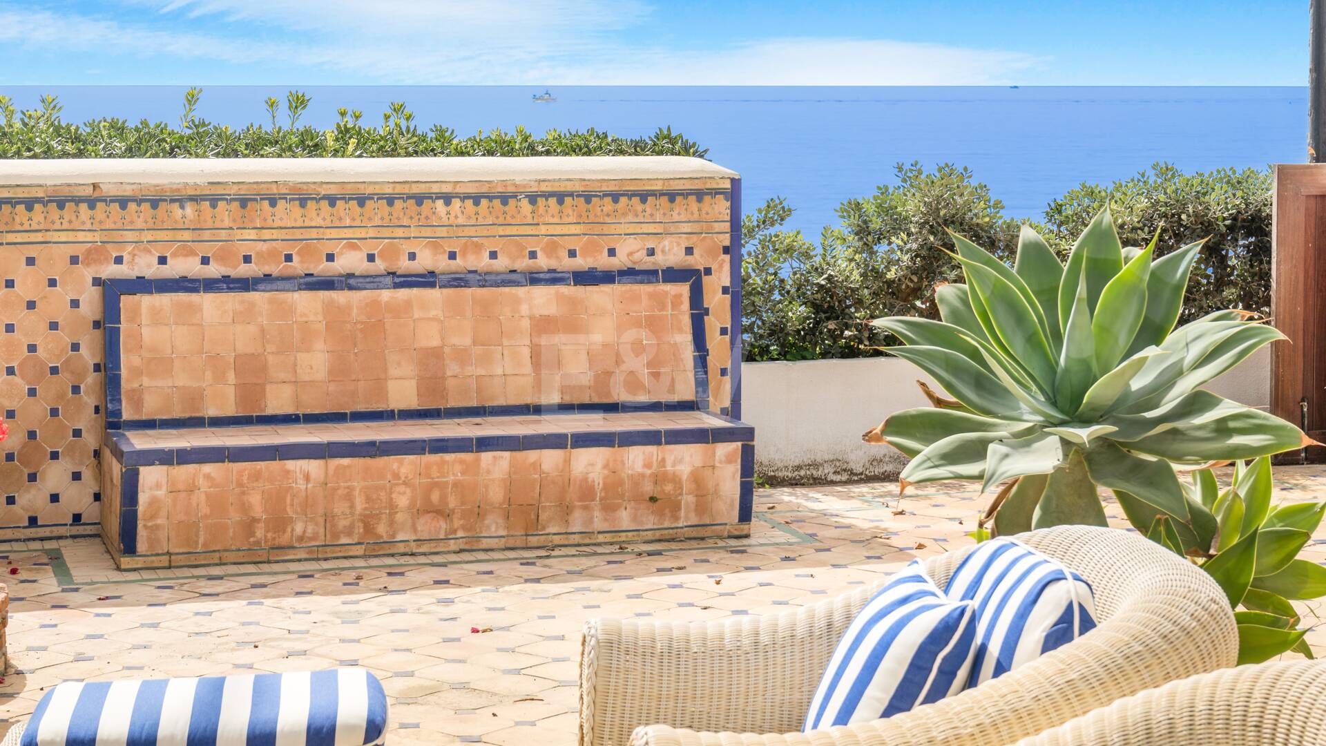 Atemberaubende Strandvilla in der besten Lage von Oasis Club