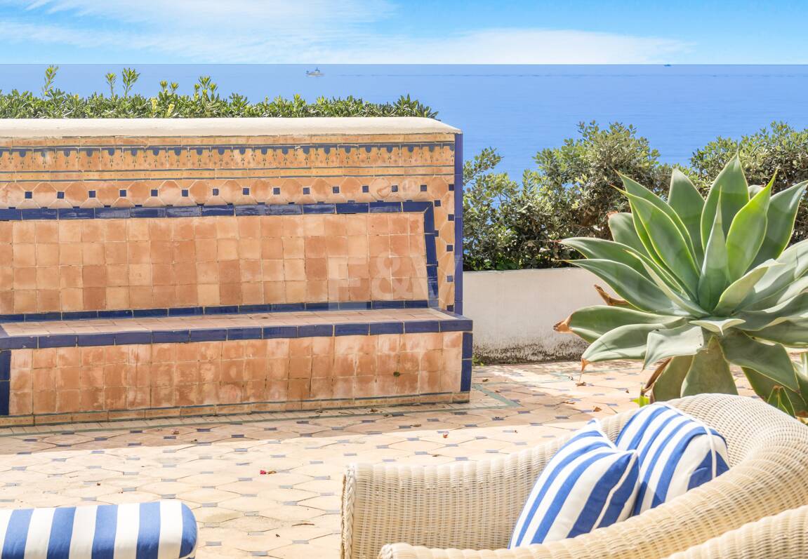 Atemberaubende Strandvilla in der besten Lage von Oasis Club