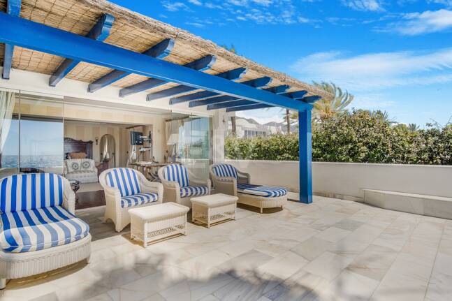 Atemberaubende Strandvilla in der besten Lage von Oasis Club