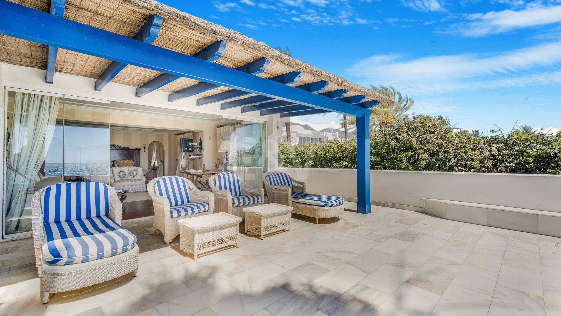 Impresionante Villa en primera línea de playa en la mejor ubicación de Oasis Club