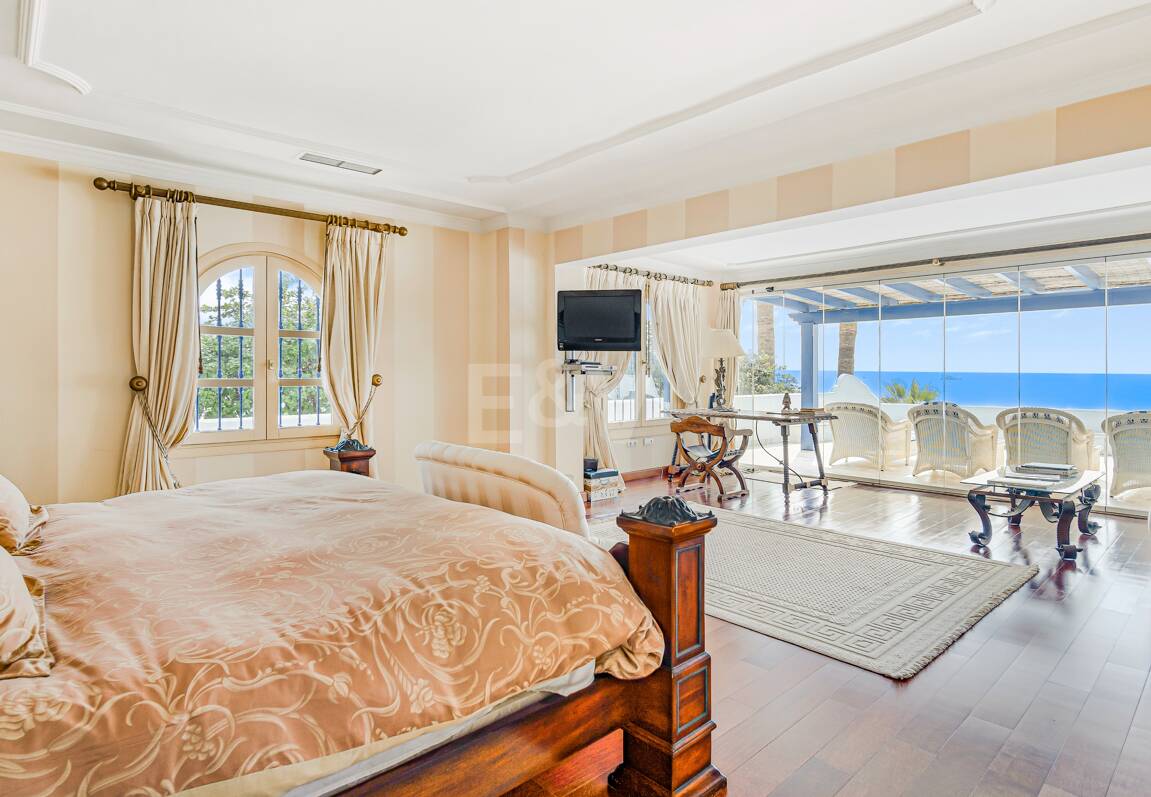 Atemberaubende Strandvilla in der besten Lage von Oasis Club