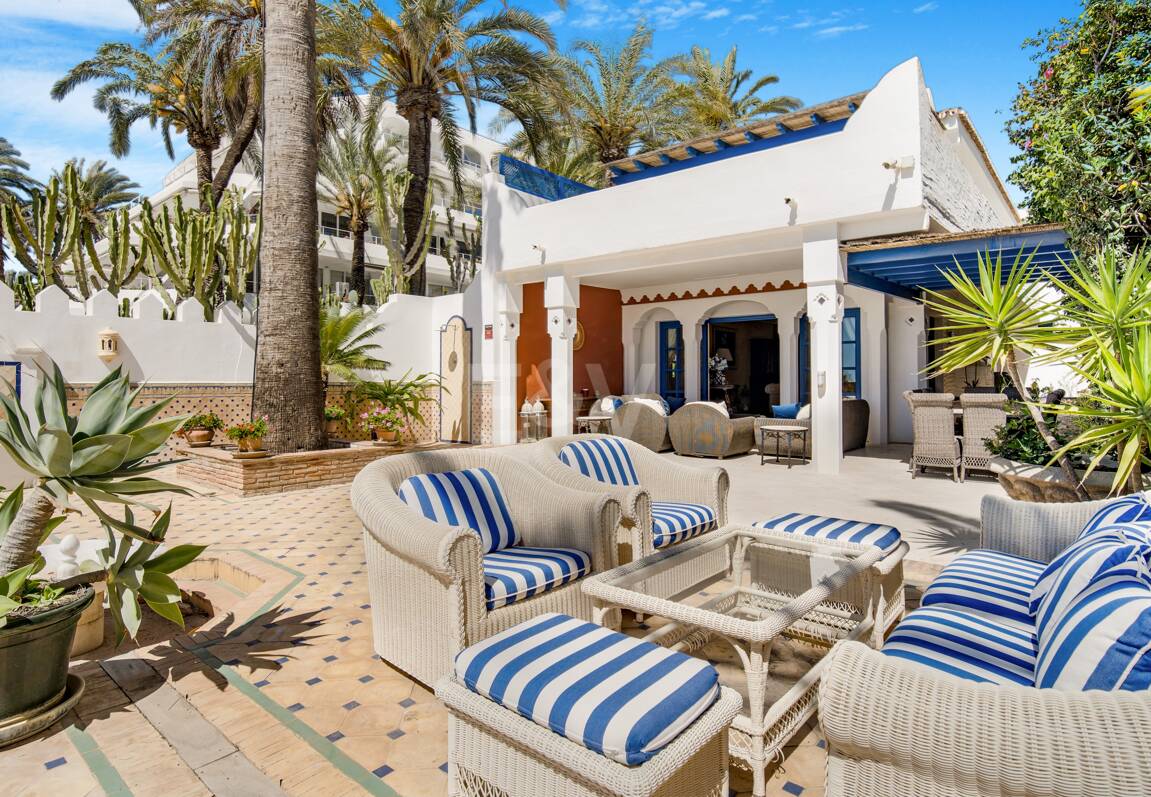 Atemberaubende Strandvilla in der besten Lage von Oasis Club