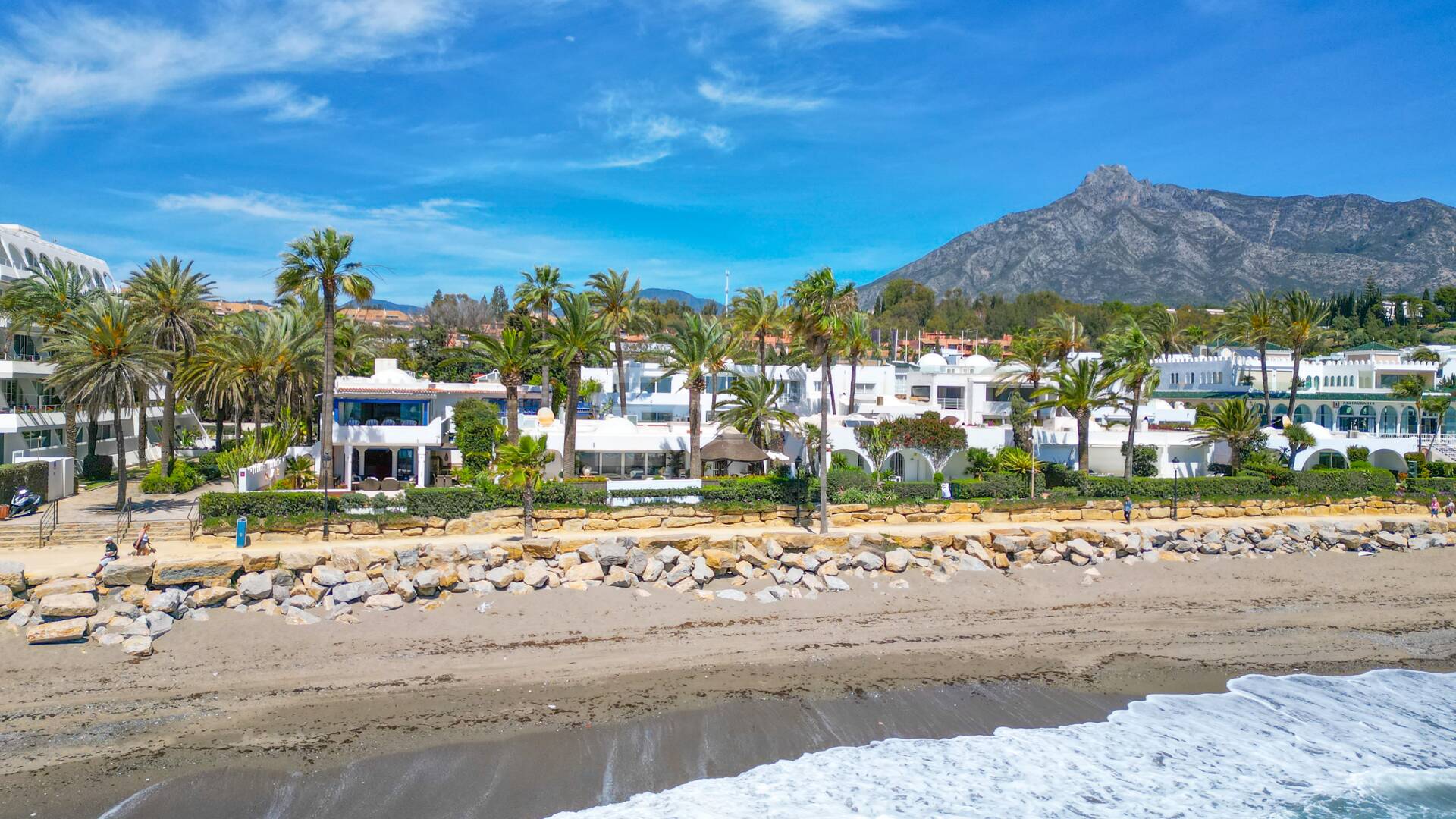 Impresionante Villa en primera línea de playa en la mejor ubicación de Oasis Club