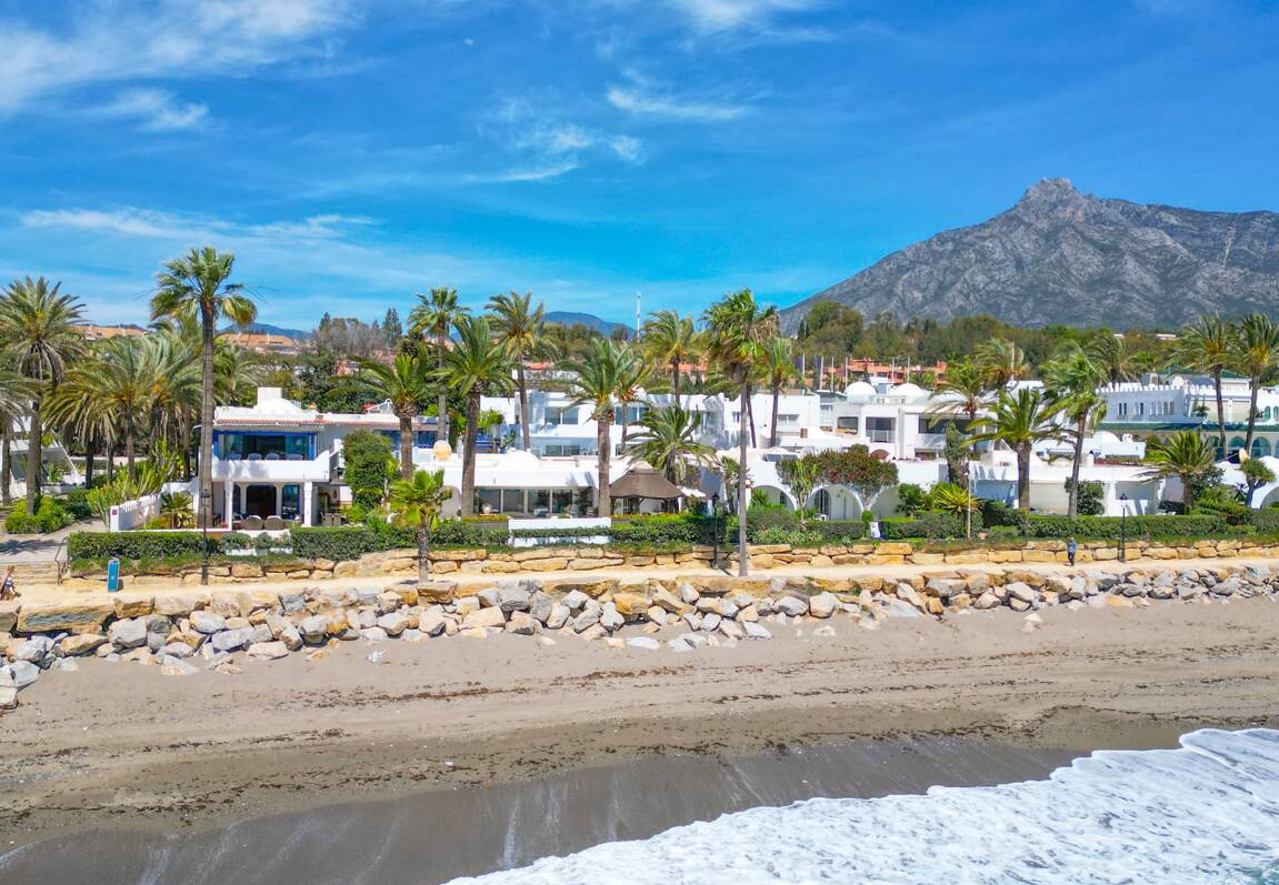 Atemberaubende Strandvilla in der besten Lage von Oasis Club