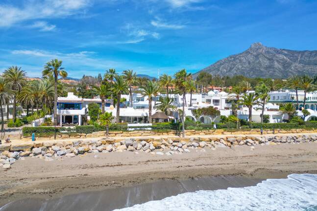 Atemberaubende Strandvilla in der besten Lage von Oasis Club