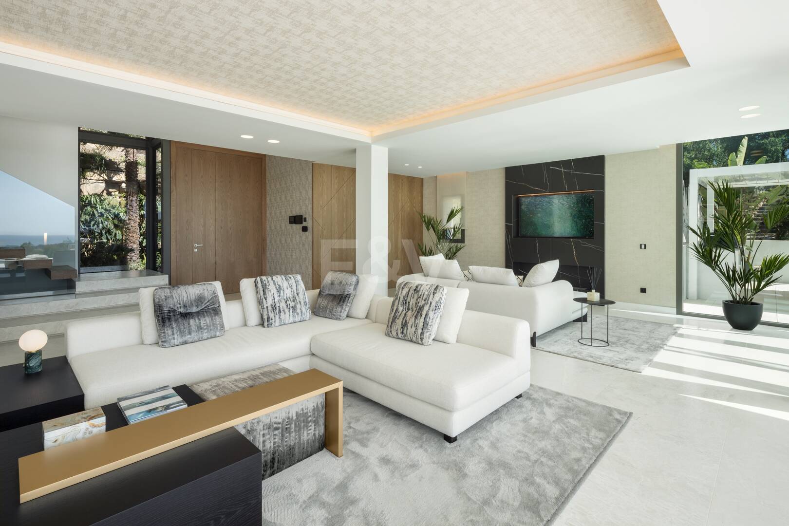 Contemporary Villa in La Quinta with Stunning Sea and Mountain Views