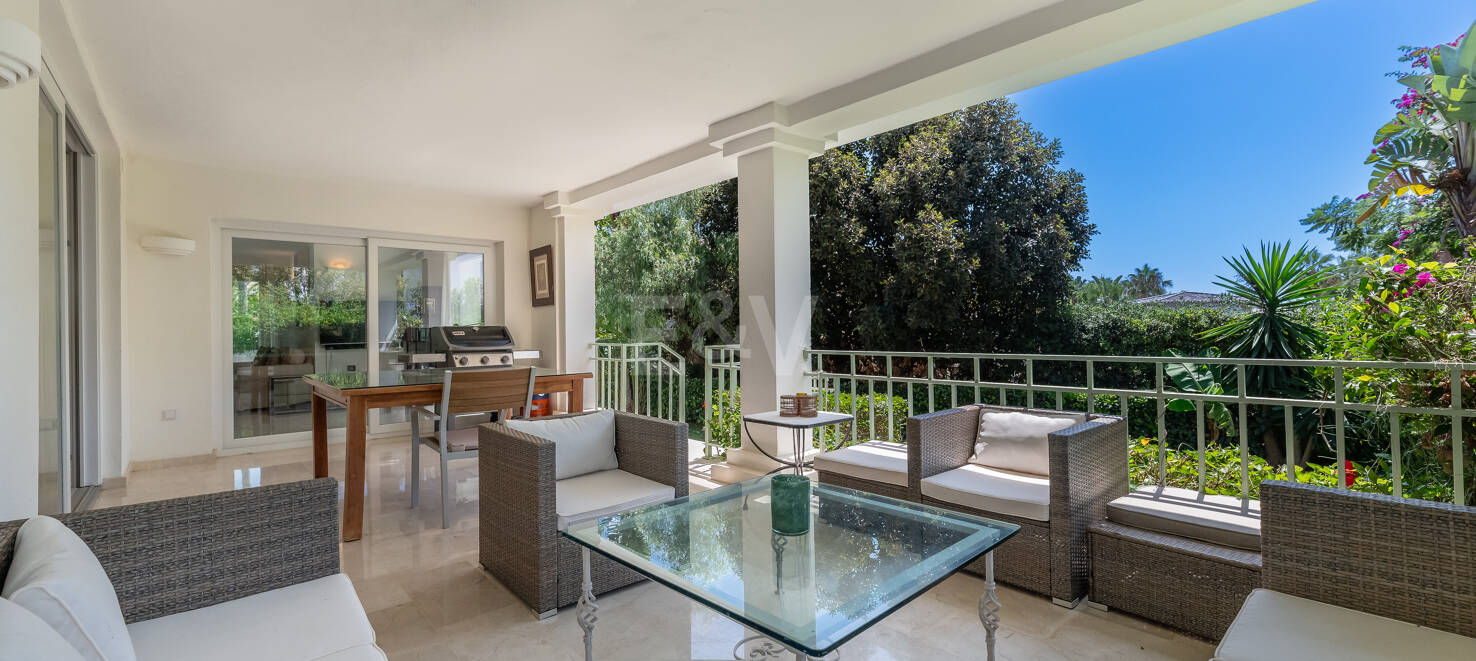 Magnifique villa à louer à 400m de la plage de Marbesa.