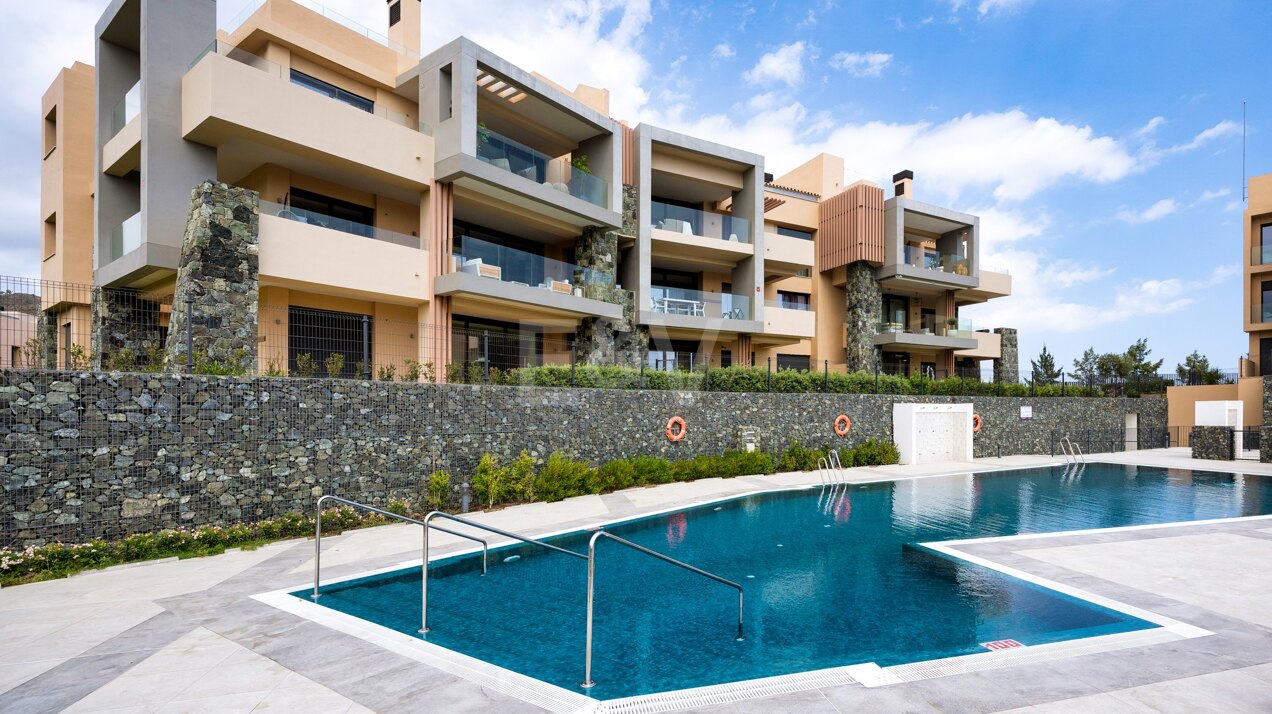 Contemporary Apartament in La Quinta with Panoramic Views within a Resort with Luxury Facilities