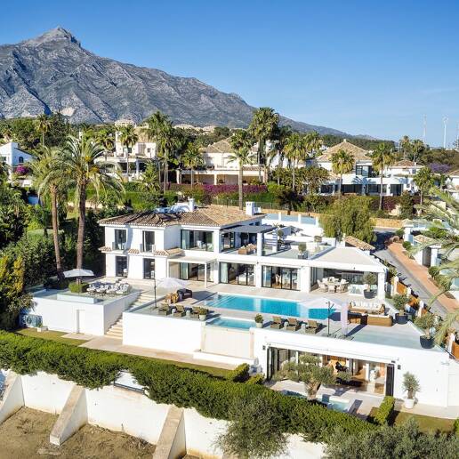 Outstanding Villa in Los Naranjos, frontline Golf