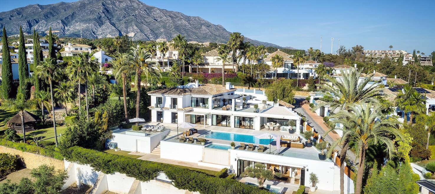 Outstanding Villa in Los Naranjos, frontline Golf