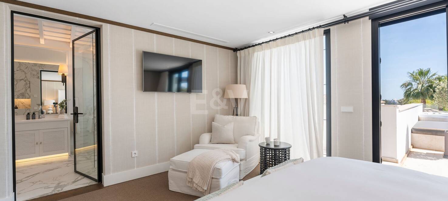 Outstanding Villa in Los Naranjos, frontline Golf