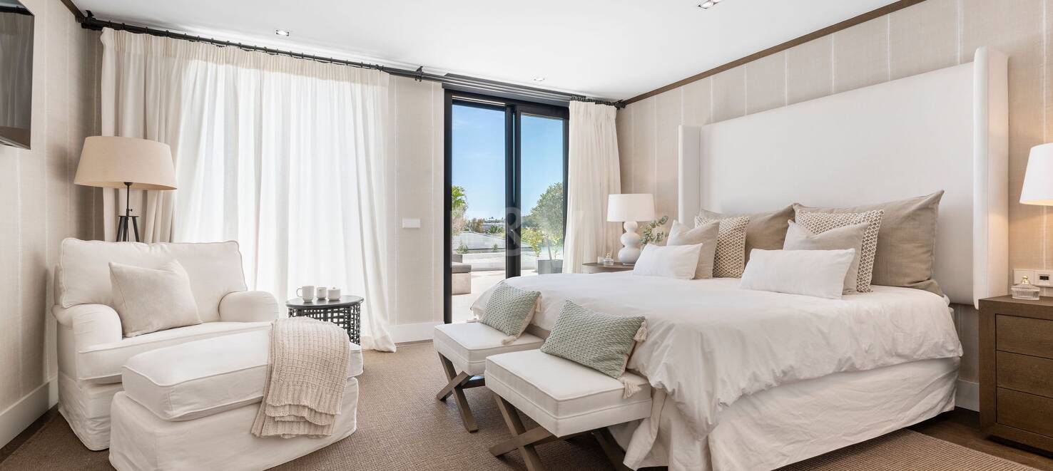 Outstanding Villa in Los Naranjos, frontline Golf