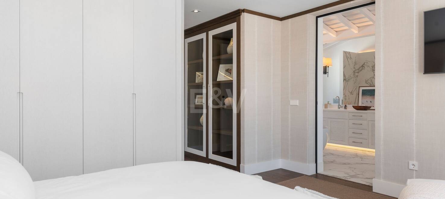 Outstanding Villa in Los Naranjos, frontline Golf
