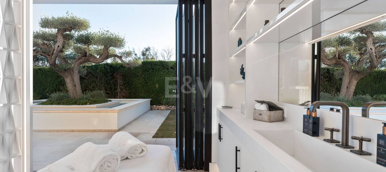 Outstanding Villa in Los Naranjos, frontline Golf