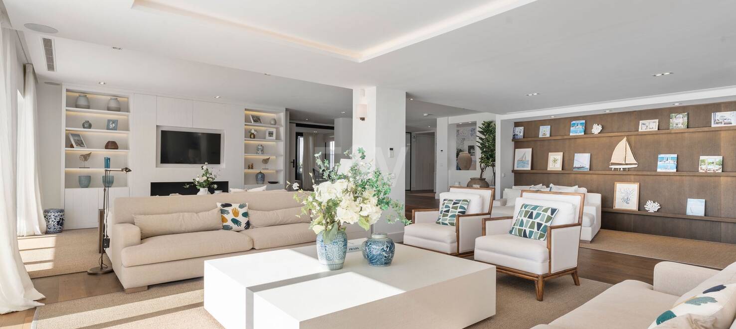 Outstanding Villa in Los Naranjos, frontline Golf