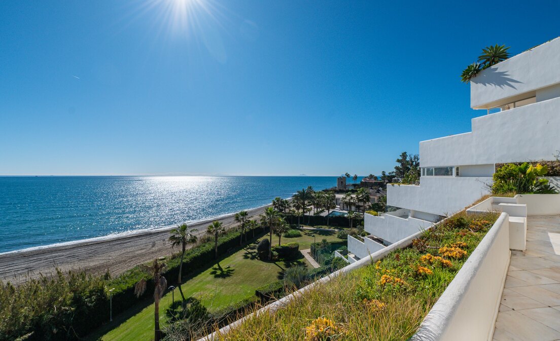 Amazing Beachfront Duplex with Direct Panoramic Sea Views in Guadalmina Baja.