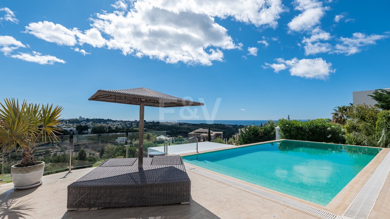 Dream Villa in Los Flamingos: Luxury, Panoramic Views and Maximum Privacy in Marbella