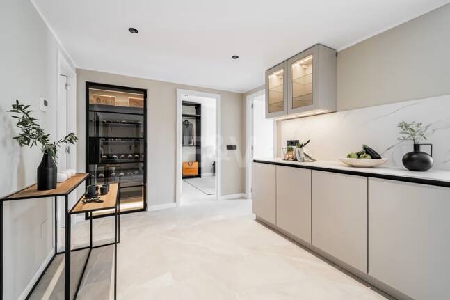 Underbar lägenhet i Puerto Banus Set i Prime Area