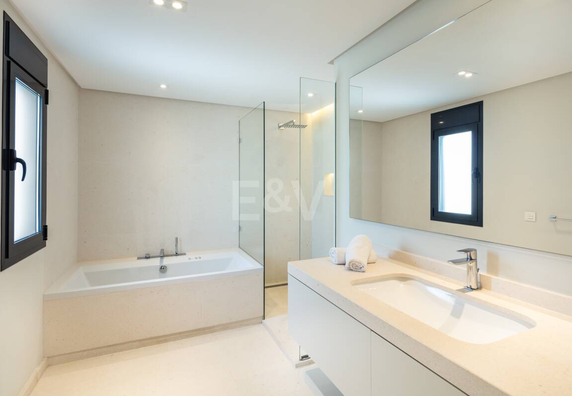 Unique Villa with Golf and Sea Views