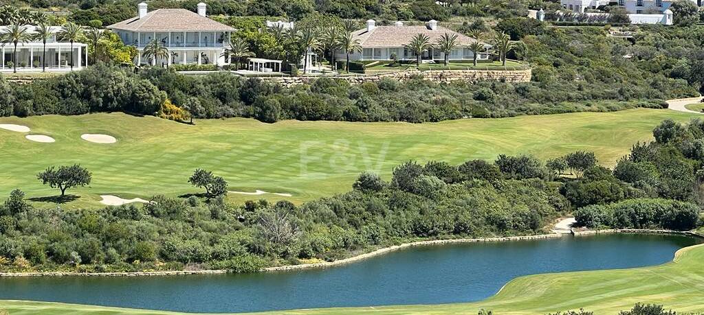 Villa única con vistas al golf y al mar