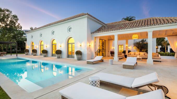 Extraordinaire Villa de style provincial français en premier lieu