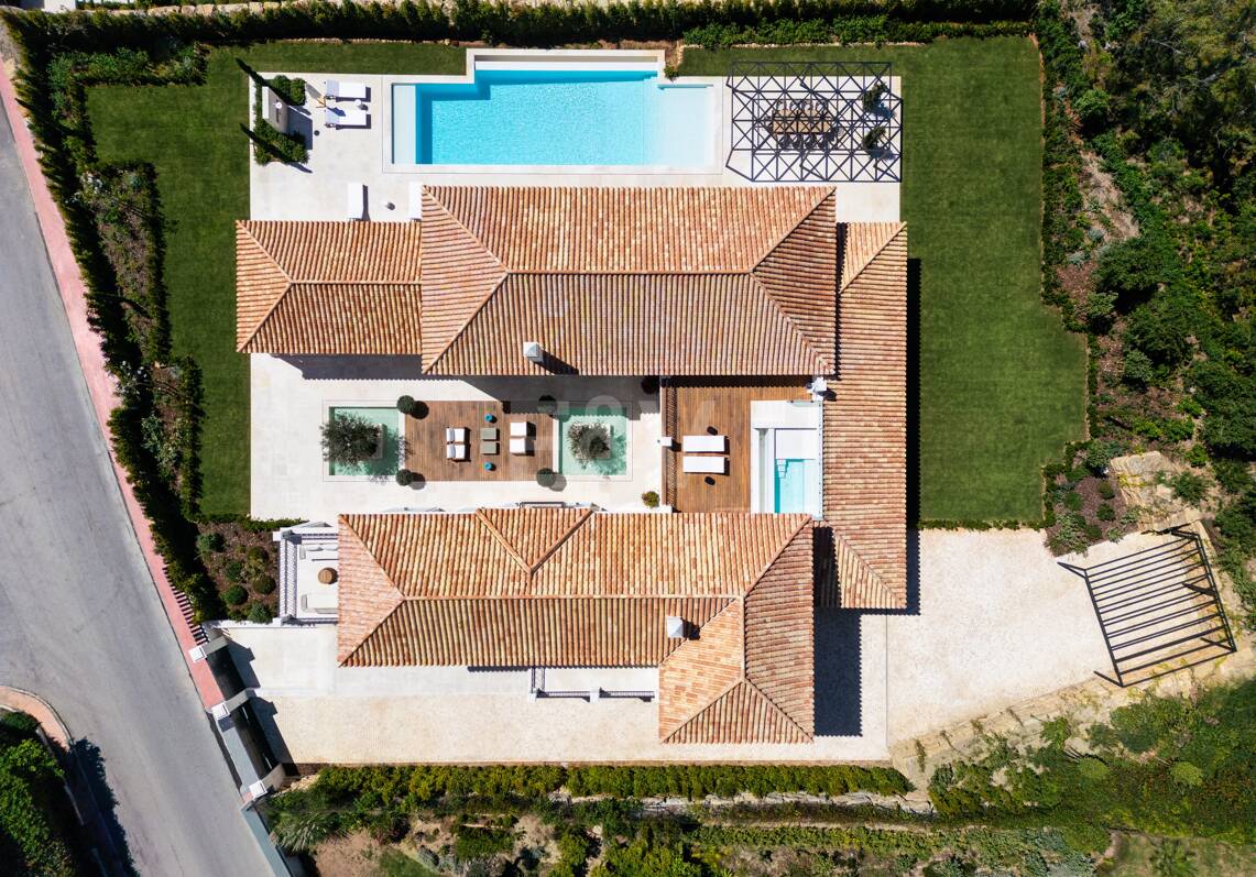 Außergewöhnliche Villa im französischen Provinzstil in erstklassiger Lage