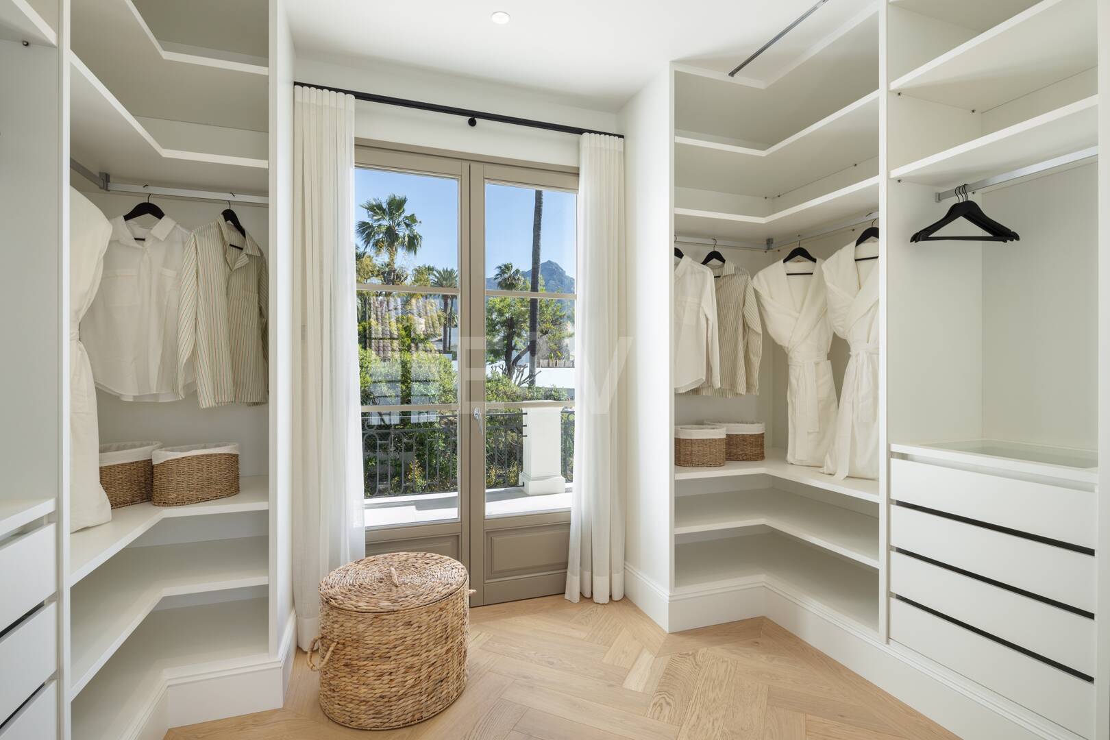 Extraordinaire Villa de style provincial français en premier lieu