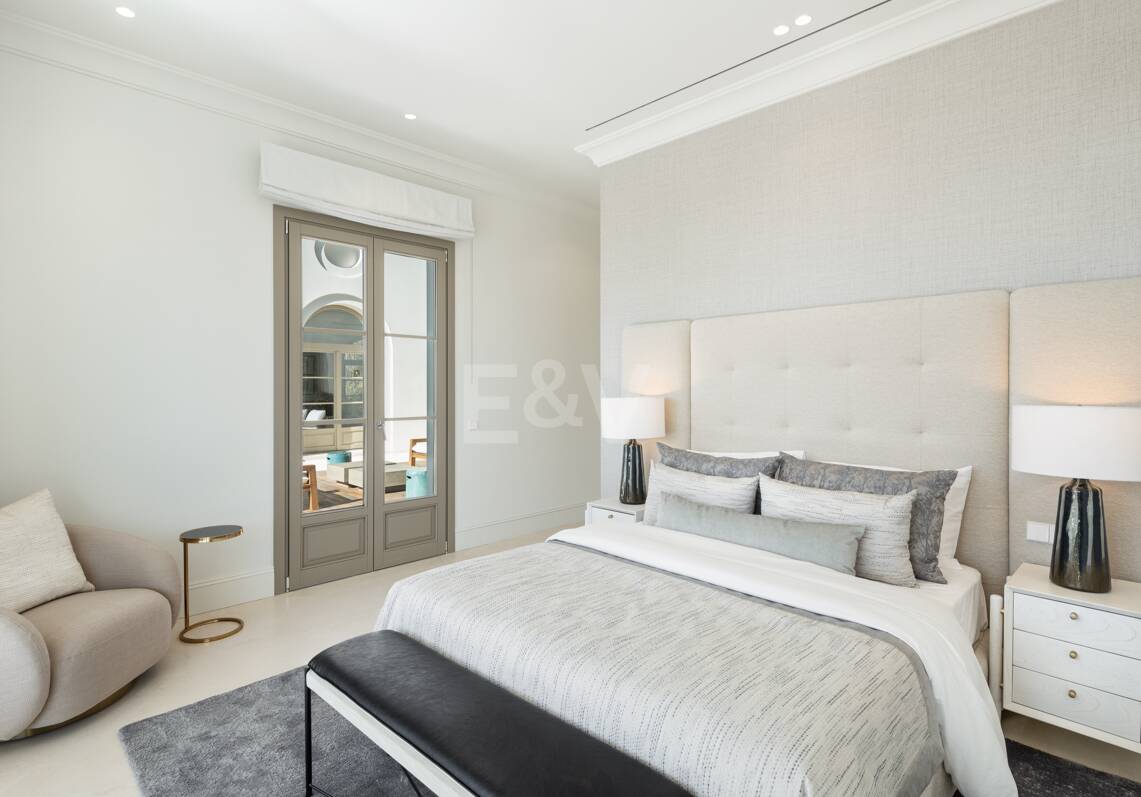 Außergewöhnliche Villa im französischen Provinzstil in erstklassiger Lage