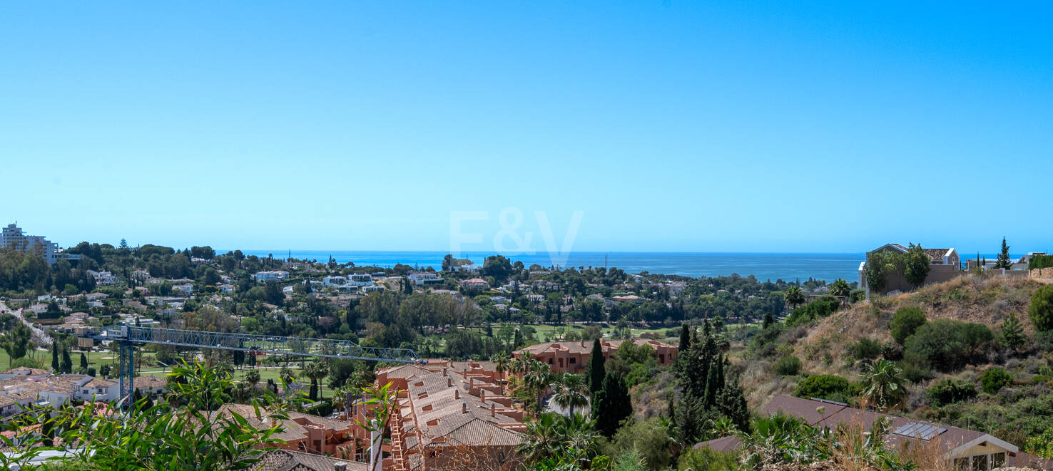 Terrain d'opportunité d'investissement à Paraiso Alto avec vue panoramique sur la mer
