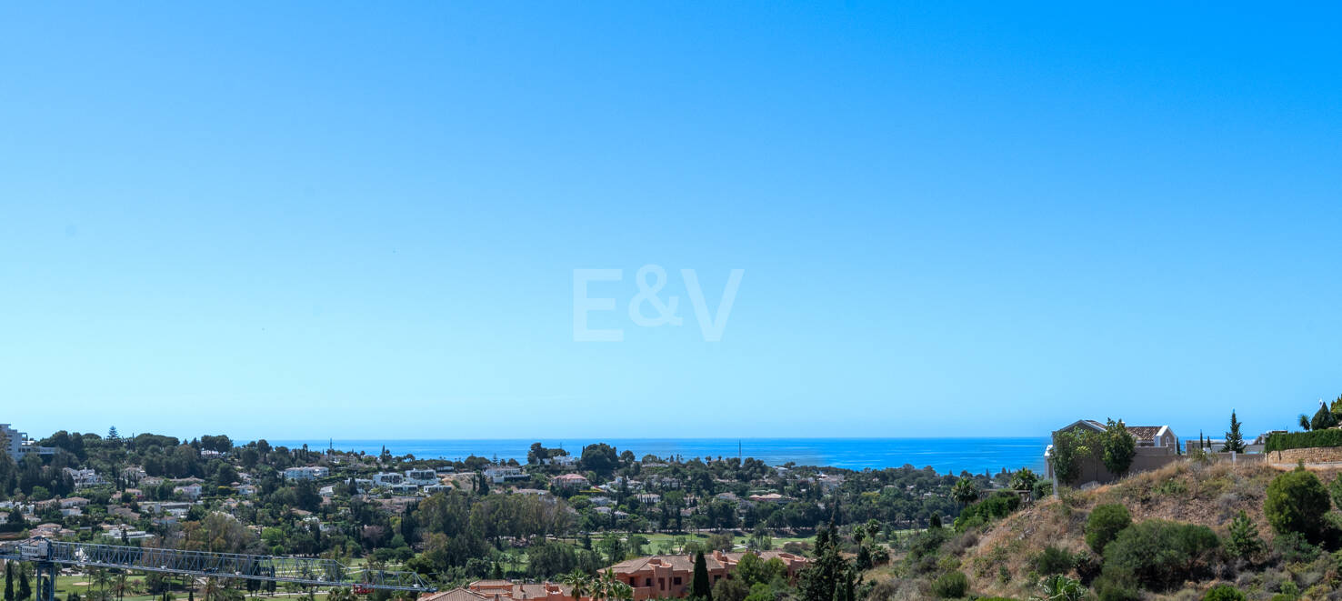 Terrain d'opportunité d'investissement à Paraiso Alto avec vue panoramique sur la mer