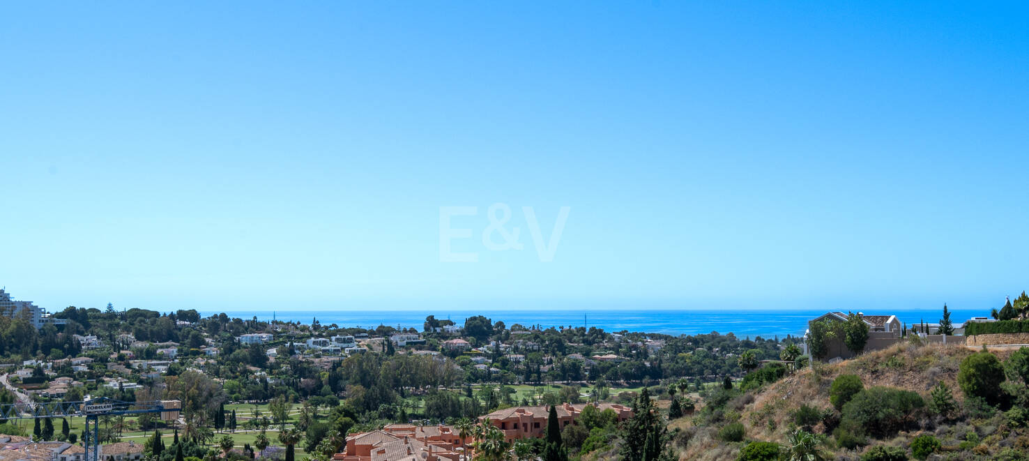 Terrain d'opportunité d'investissement à Paraiso Alto avec vue panoramique sur la mer