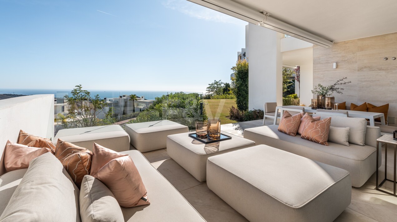 Luxurious Ground Floor Apartment in Palo Alto: Exquisite Design and Panoramic Sea Views