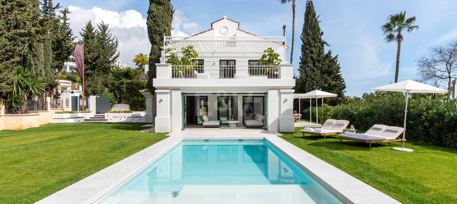 Villa a estrenar con vistas al mar En Nueva Andalucía en la mejor área de golf