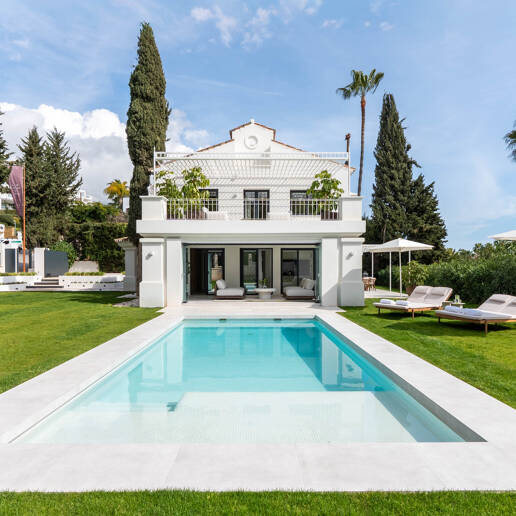 Villa a estrenar con vistas al mar En Nueva Andalucía en la mejor área de golf