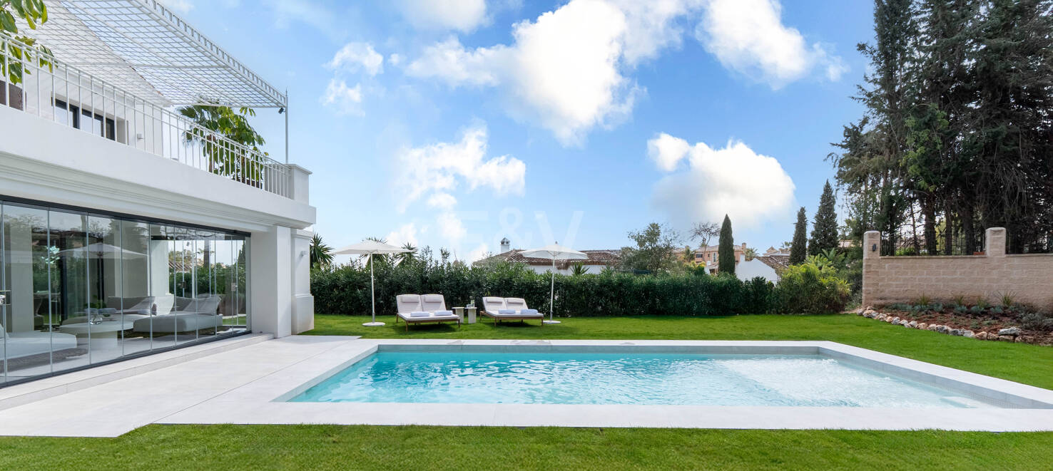 Villa a estrenar con vistas al mar En Nueva Andalucía en la mejor área de golf