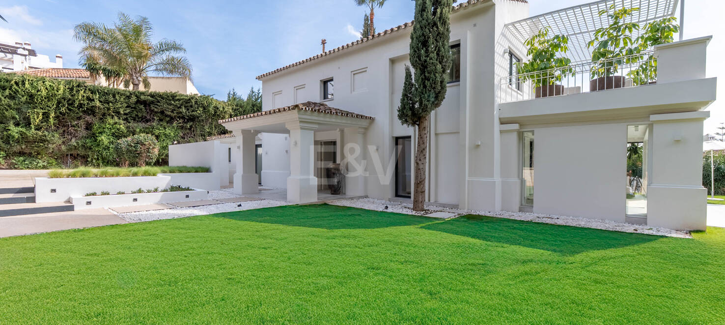 Villa a estrenar con vistas al mar En Nueva Andalucía en la mejor área de golf