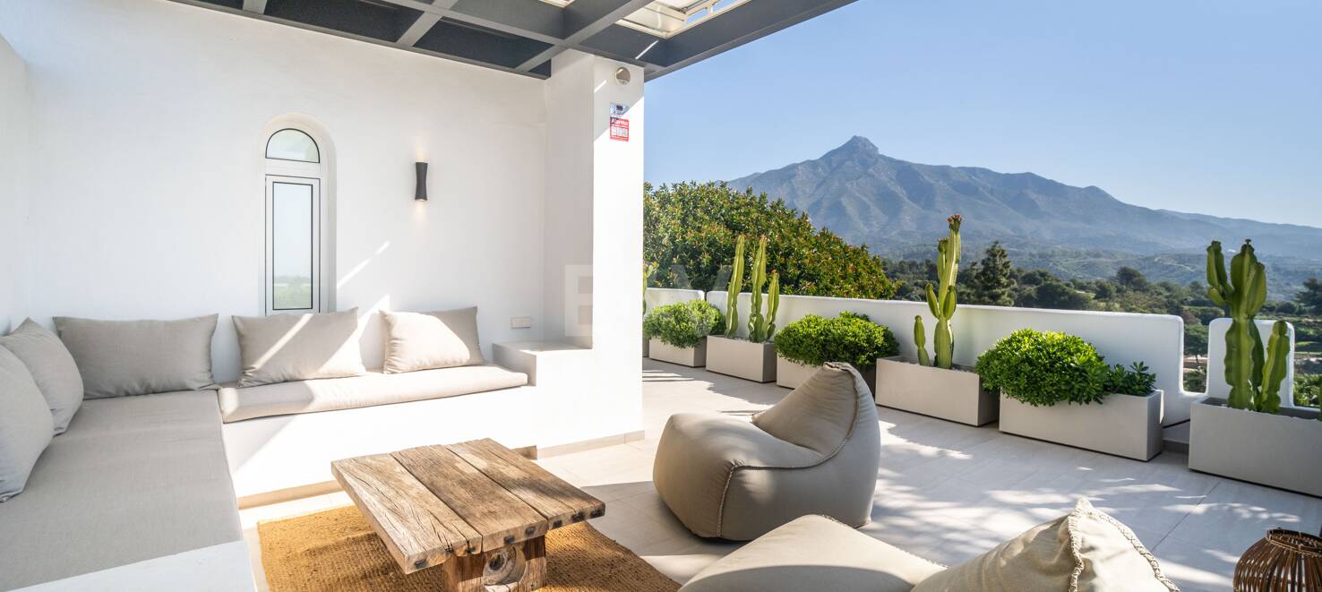 Luxurious Semi-detached House in Aloha Golf with Incredible Views