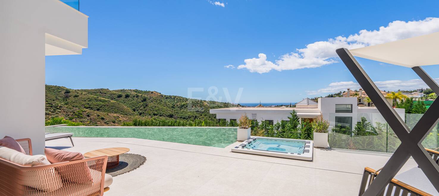 Villa moderna de nueva construcción en La Quinta en urbanización cerrada
