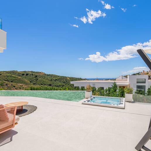Villa moderna de nueva construcción en La Quinta en urbanización cerrada