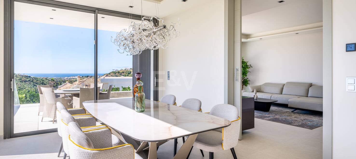 Villa moderna de nueva construcción en La Quinta en urbanización cerrada